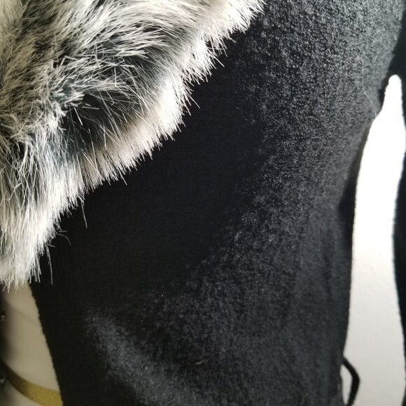 Guess Brand black sweater with removable fur collar, size M - Picture 6 of 8